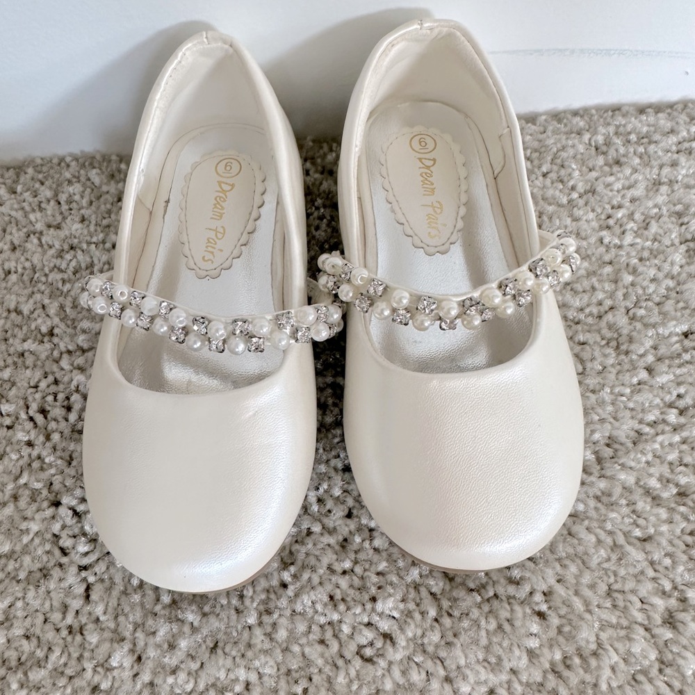 Girls dress shoes/wedding shoes